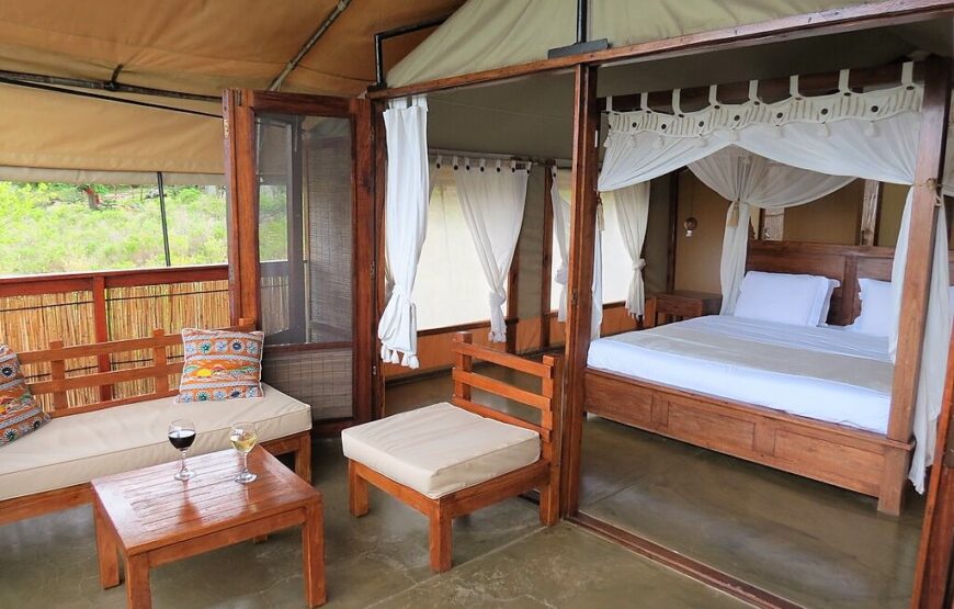 Luxury Safari tents – Half Board